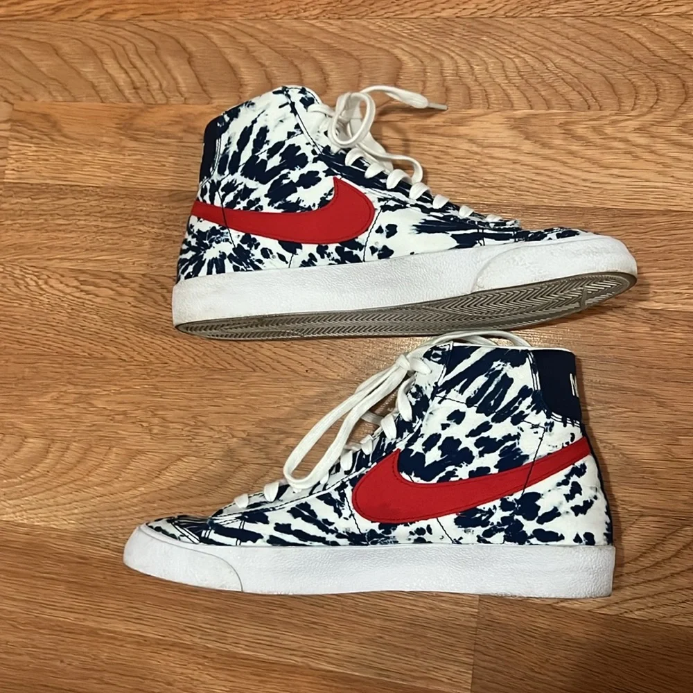 Nike Men’s High-Top Sneakers White Navy with Red Swoosh